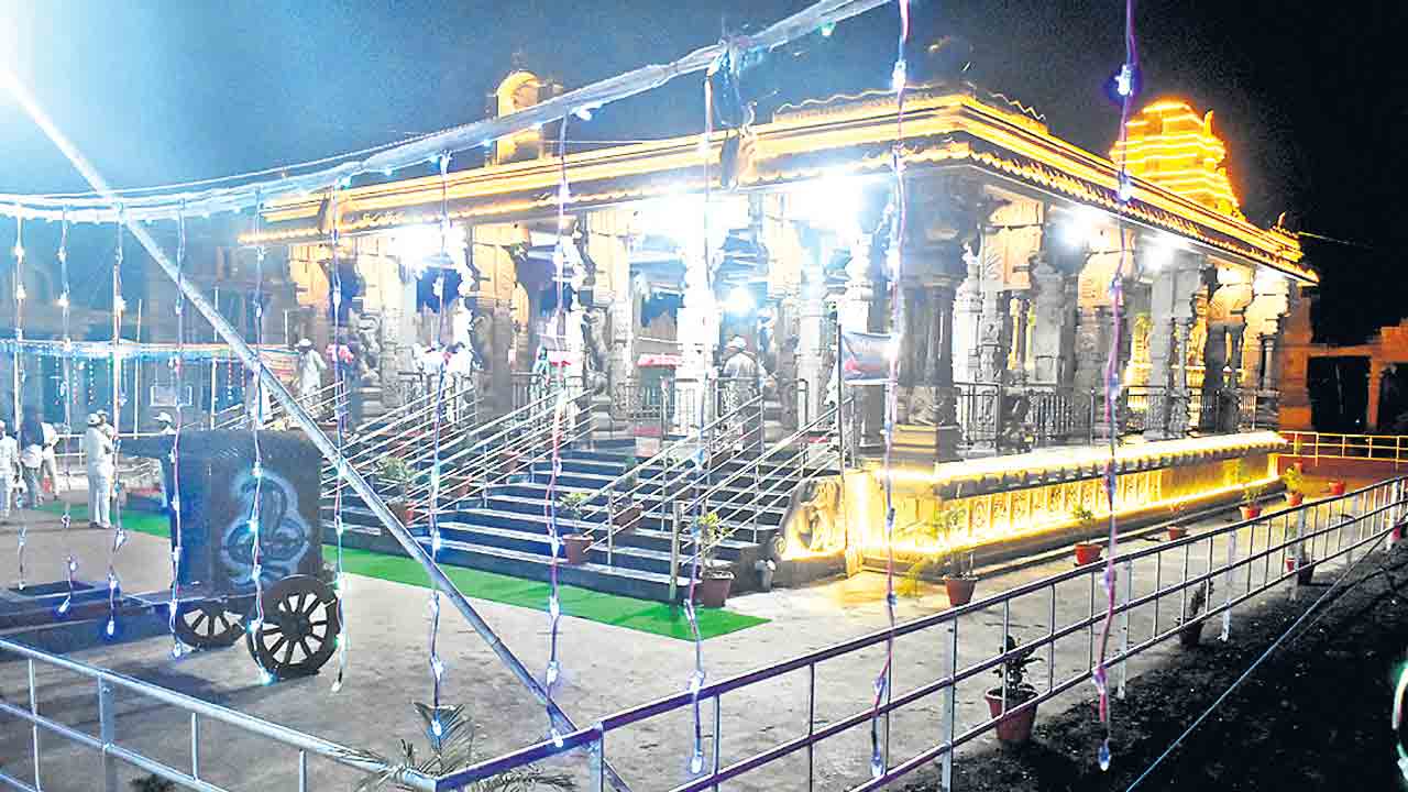 చిన్న గుడిసె నుంచి శిలా కట్టడం దాకా..