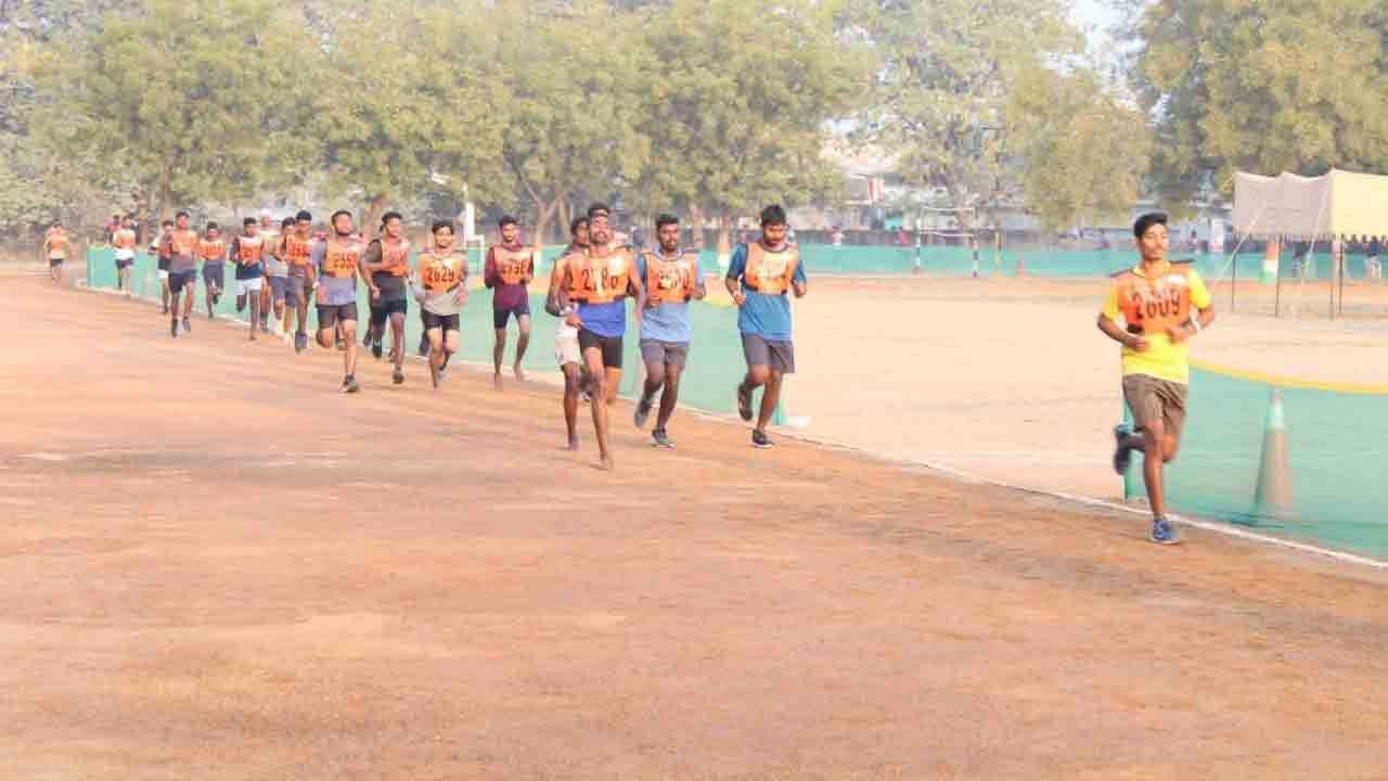 రెండోరోజు ఉత్సాహంగా..