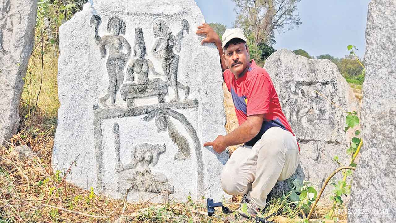 వనపర్తిలో సతీ శిలలు