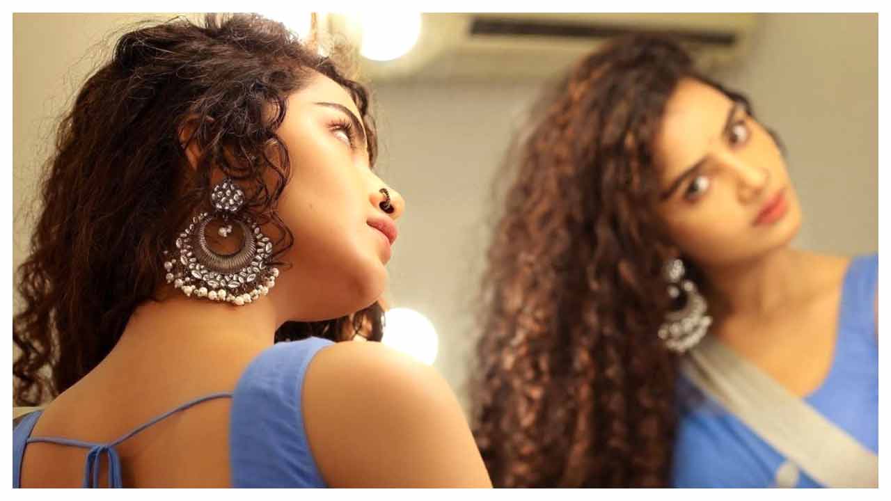 Anupama Parameswaran | వయ్యారాలు ఒలకబోస్తున్న అనుపమ పరమేశ్వరన్..