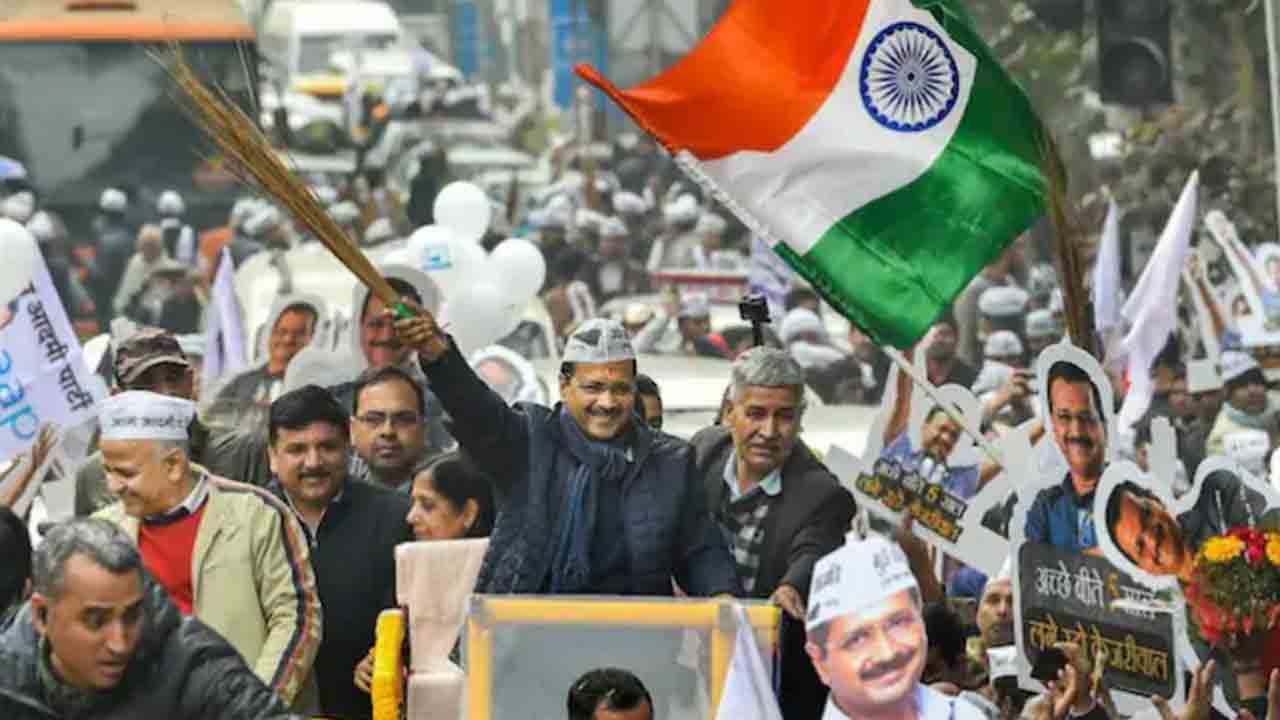 కేజ్రీవాల్‌ ఎన్నికల ర్యాలీ.. ఆప్‌ ఎమ్మెల్యే సహా 20 మంది నేతల మొబైల్‌ ఫోన్లు చోరీ