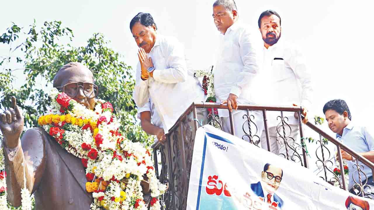 రిజర్వేషన్లు ఎత్తేసేందుకు కేంద్రం కుట్ర