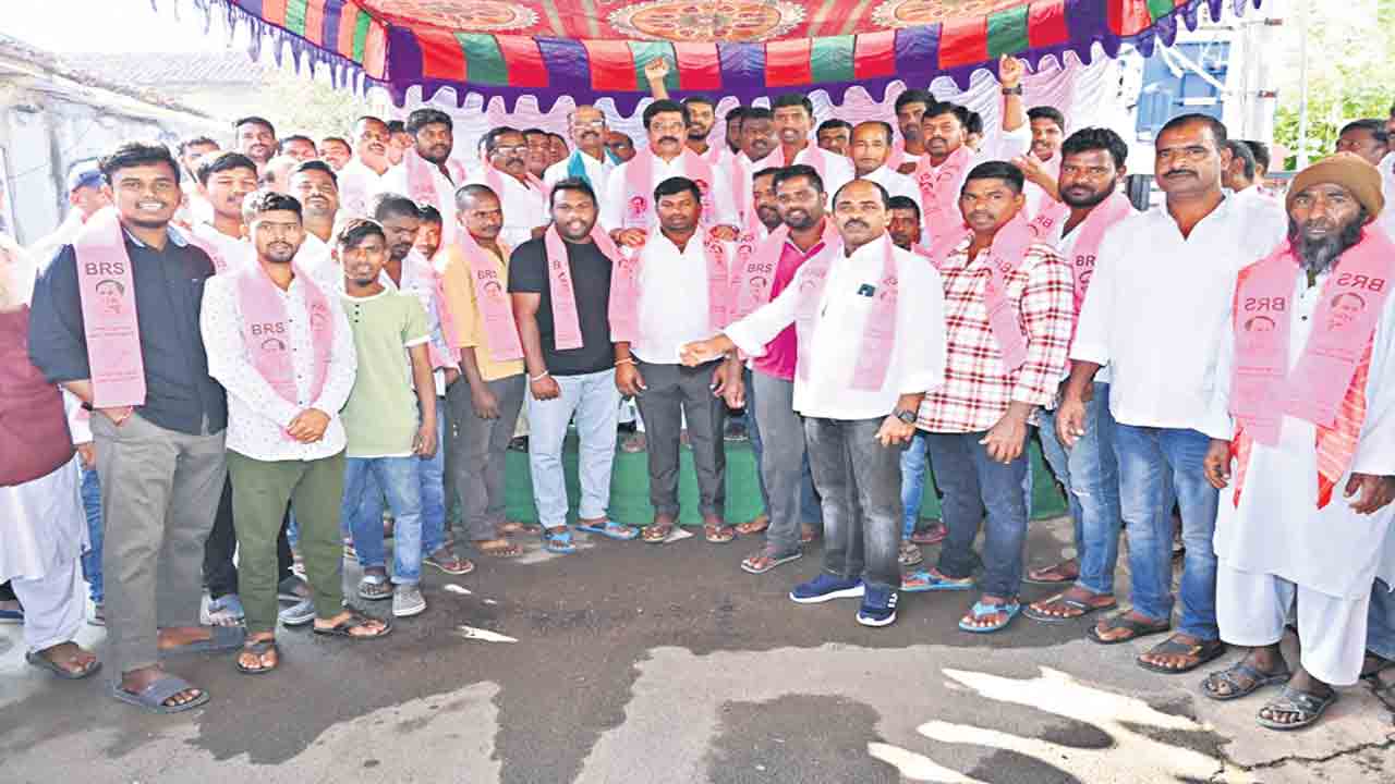 బీఆర్‌ఎస్‌లో చేరికల జోరు