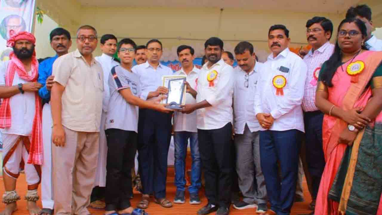 పట్టుదలతో లక్ష్యాన్ని చేరుకోవాలి