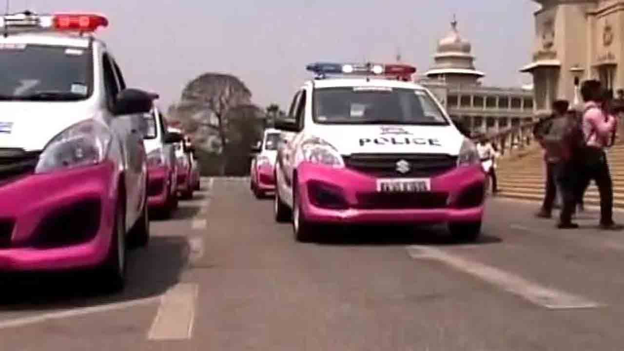 బెంగళూరులో దారుణం.. అర్థరాత్రి వేళ రోడ్డుపై ఉన్న దంపతులకు పోలీసులు జరిమానా