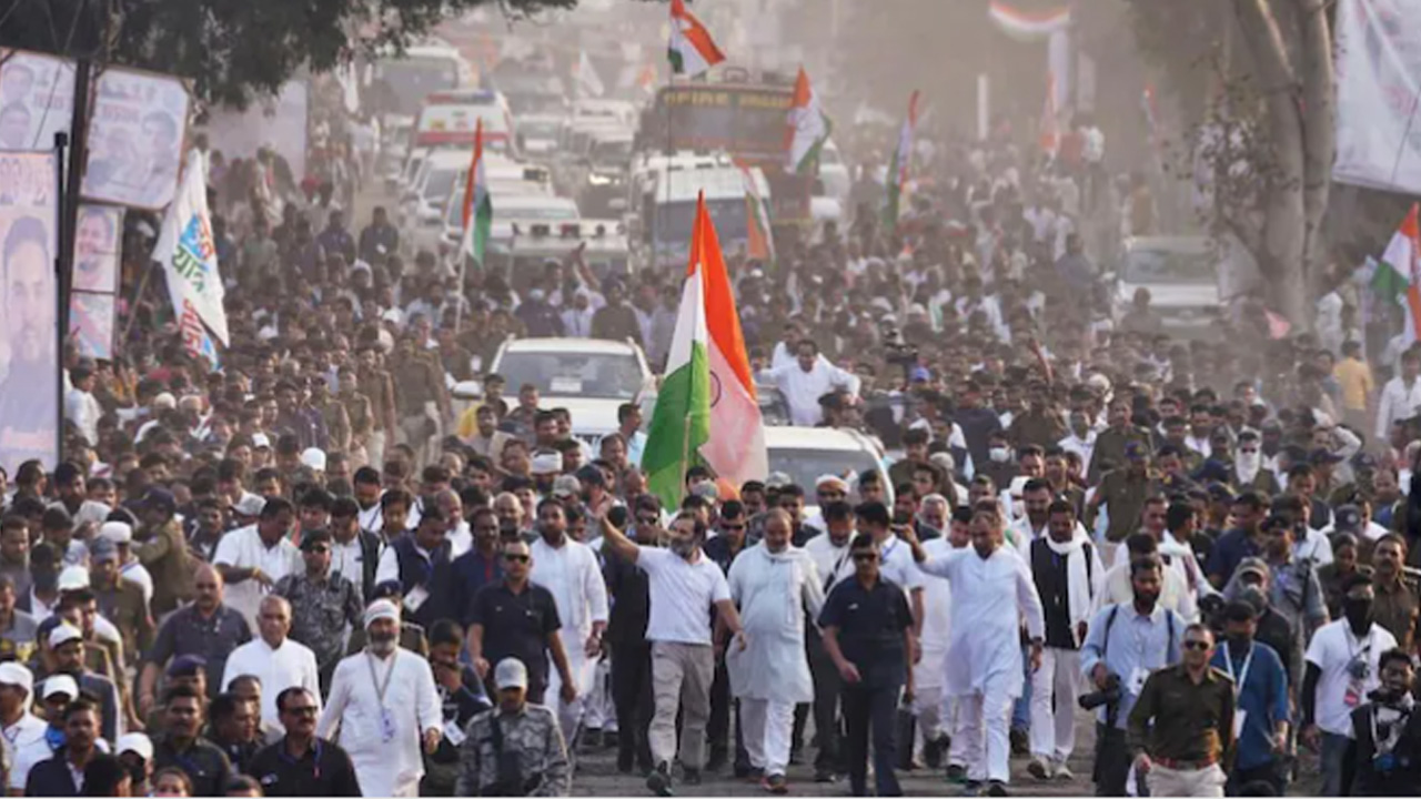 Video | రాహుల్‌గాంధీ ముందు మోదీ.. మోదీ.. అంటూ నినాదాలు.. మరి రాహుల్ ఏం చేశాడో తెలుసా..?