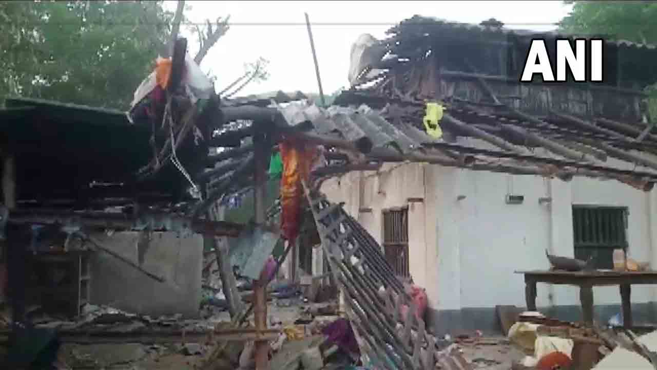 Bomb Blast | టీఎంసీ నేత ఇంట్లో బాంబు పేలుడు.. ముగ్గురు మృతి..!