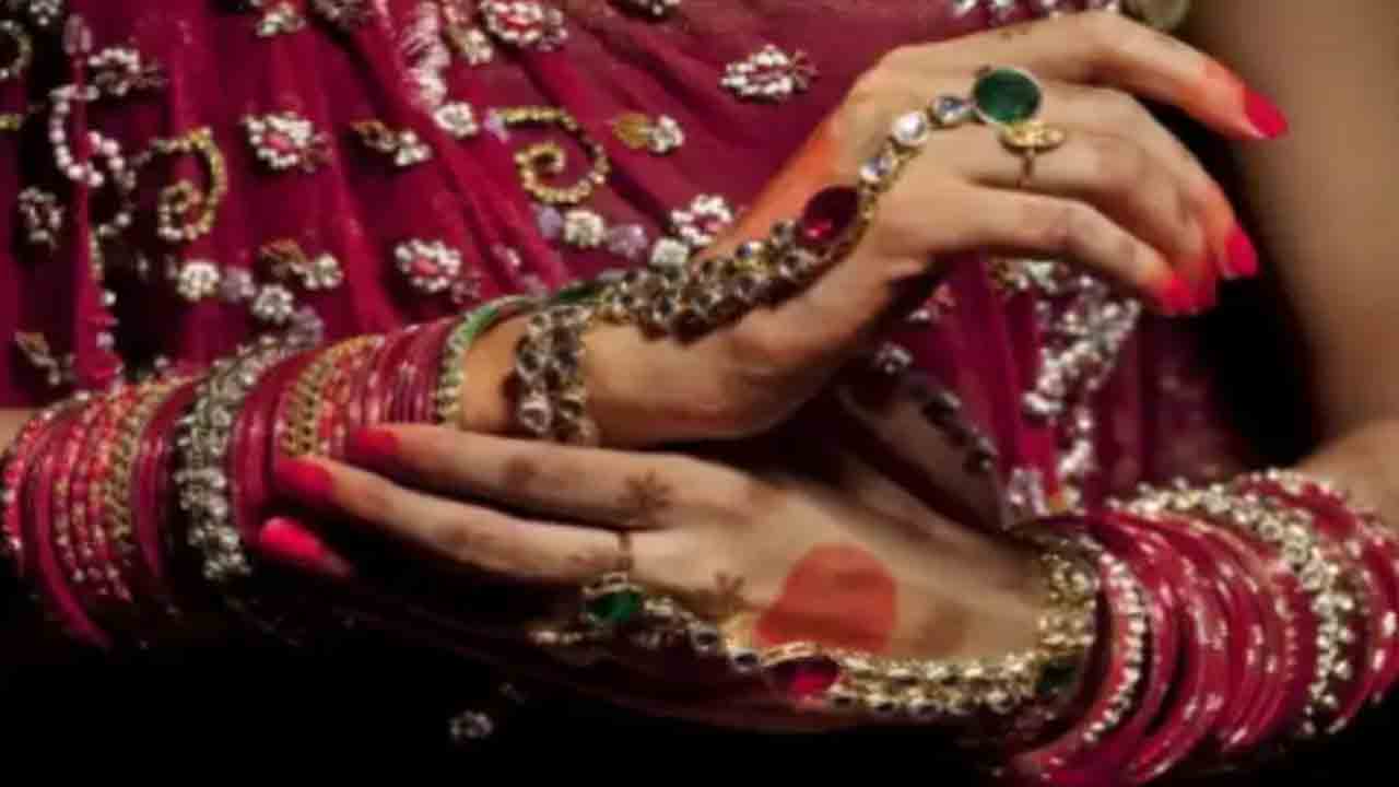 ముద్దు పెట్టిన వరుడు.. క్యారెక్టర్‌ను అనుమానించి పెళ్లి రద్ధుకు వధువు డిమాండ్‌