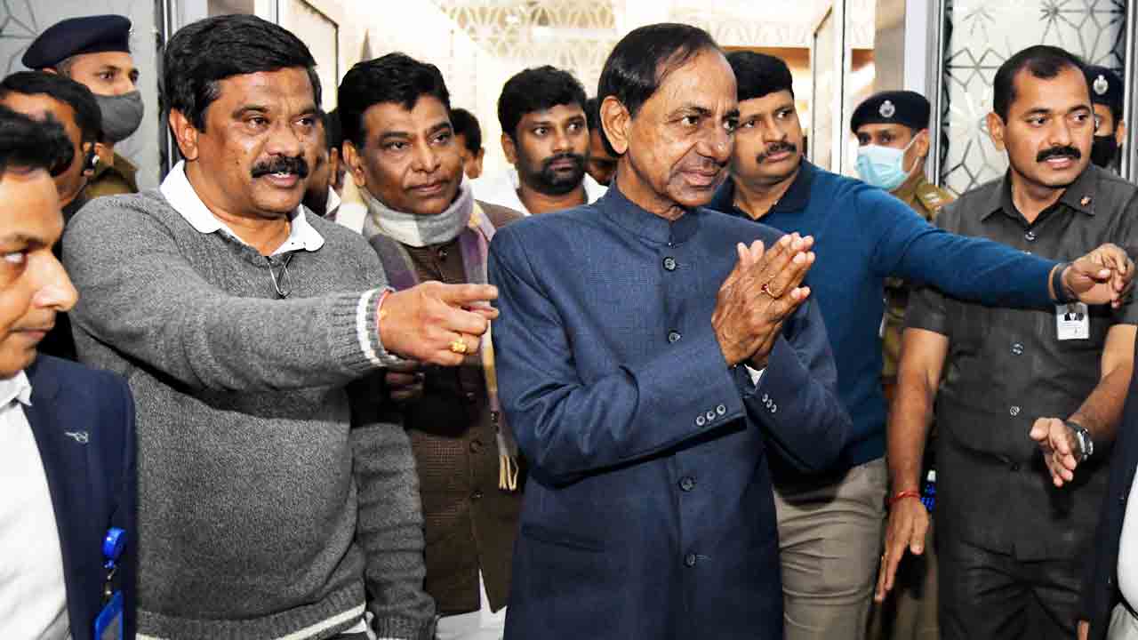 ఢిల్లీలో సీఎం కేసీఆర్‌కు ఘన స్వాగతం