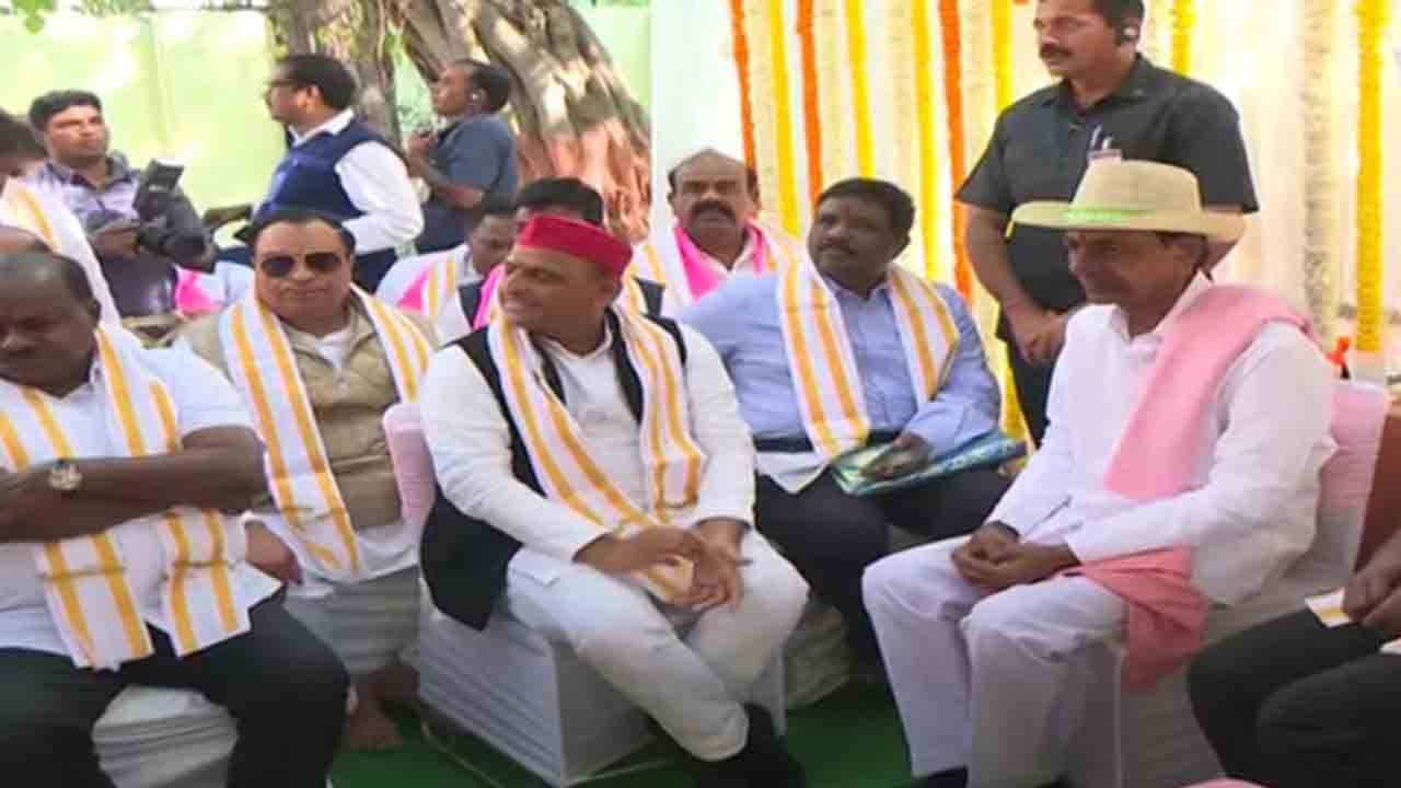 యాగశాలకు చేరుకున్న ముఖ్యమంత్రి కేసీఆర్‌