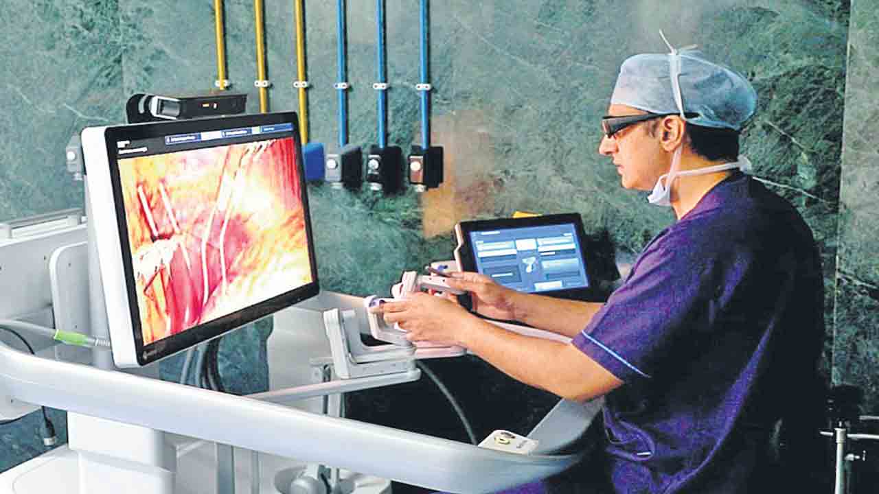 కేర్‌లో రోబోటిక్‌ ఆధారిత బేరియాట్రిక్‌ సర్జరీ