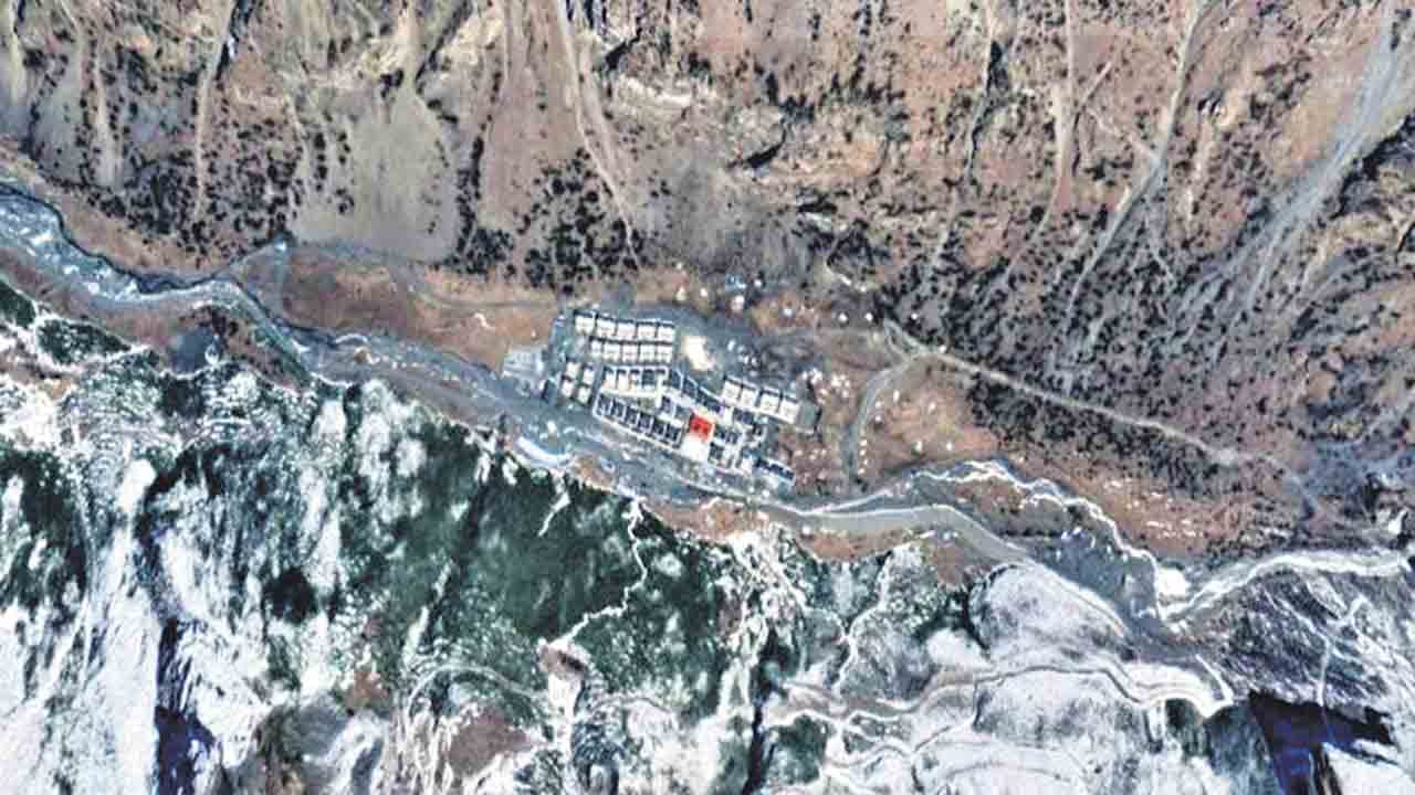 సరిహద్దులో చైనా గ్రామాలు.. అరుణాచల్‌లోని తవాంగ్‌ వద్ద రోడ్లు.. తాజా శాటిలైట్‌ చిత్రాల్లో వెల్లడి