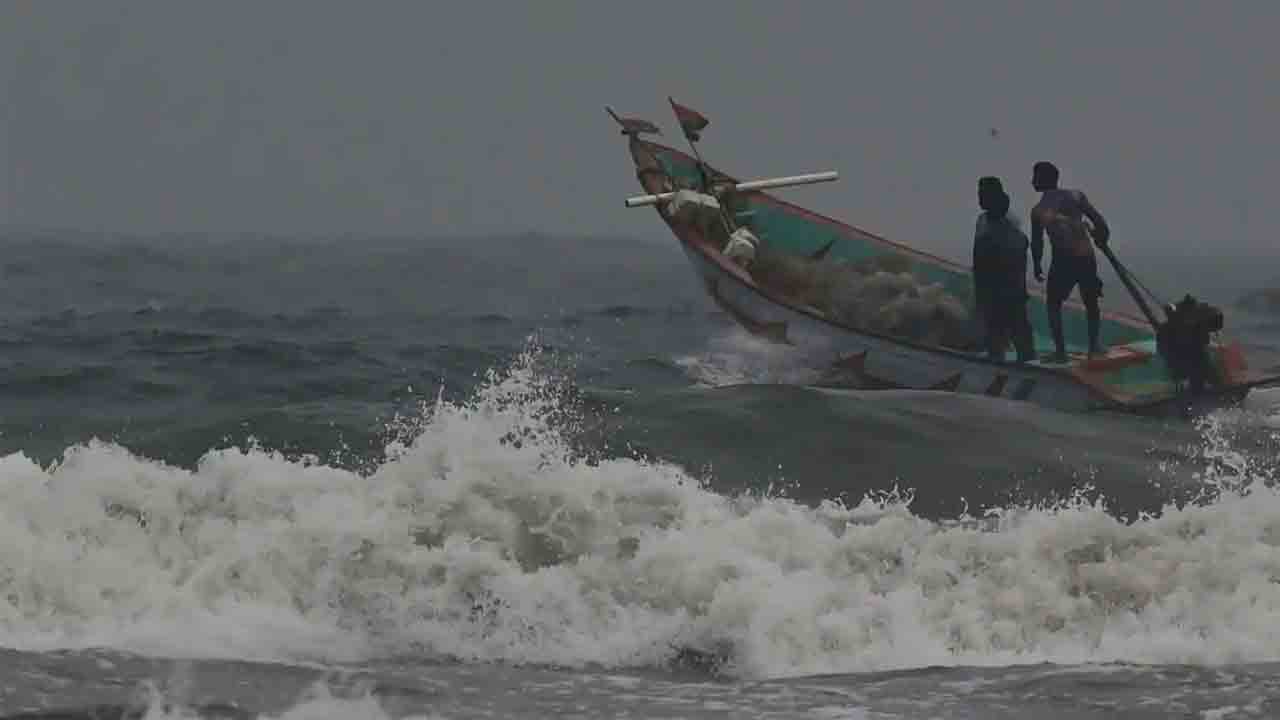 Cyclone | తీరం వైపు దూసుకొస్తున్న.. ‘మాండూస్‌’ తుఫాను