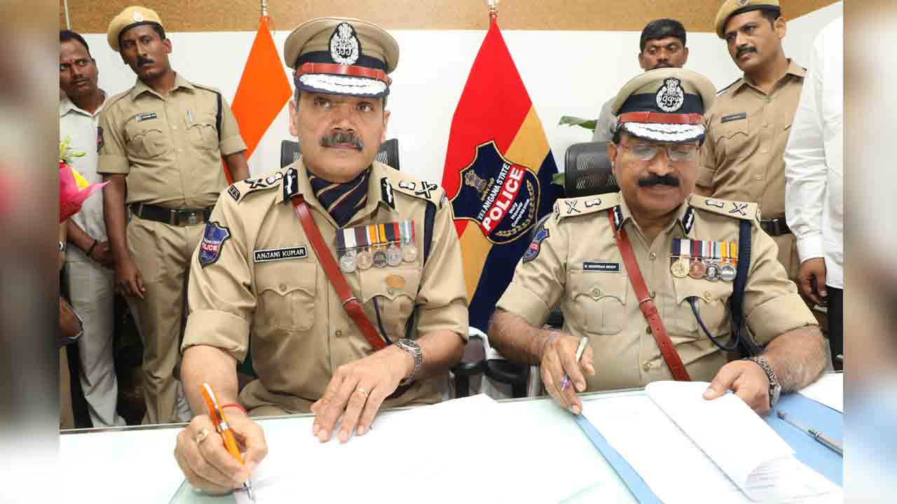 తెలంగాణ డీజీపీగా అంజ‌నీ కుమార్ బాధ్య‌త‌ల స్వీక‌ర‌ణ‌