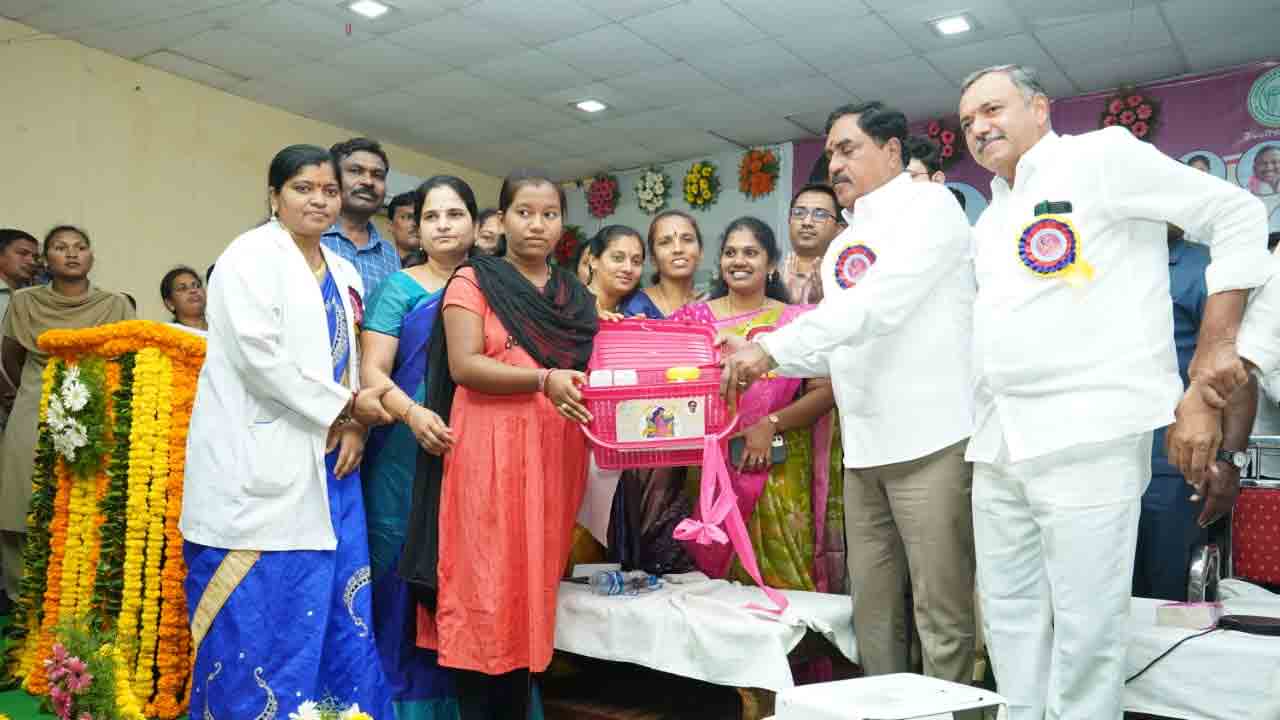 న్యూట్రిషన్‌ కిట్‌తో గర్భిణులకు ఎంతో ఉపయోగం : దయాకర్‌రావు