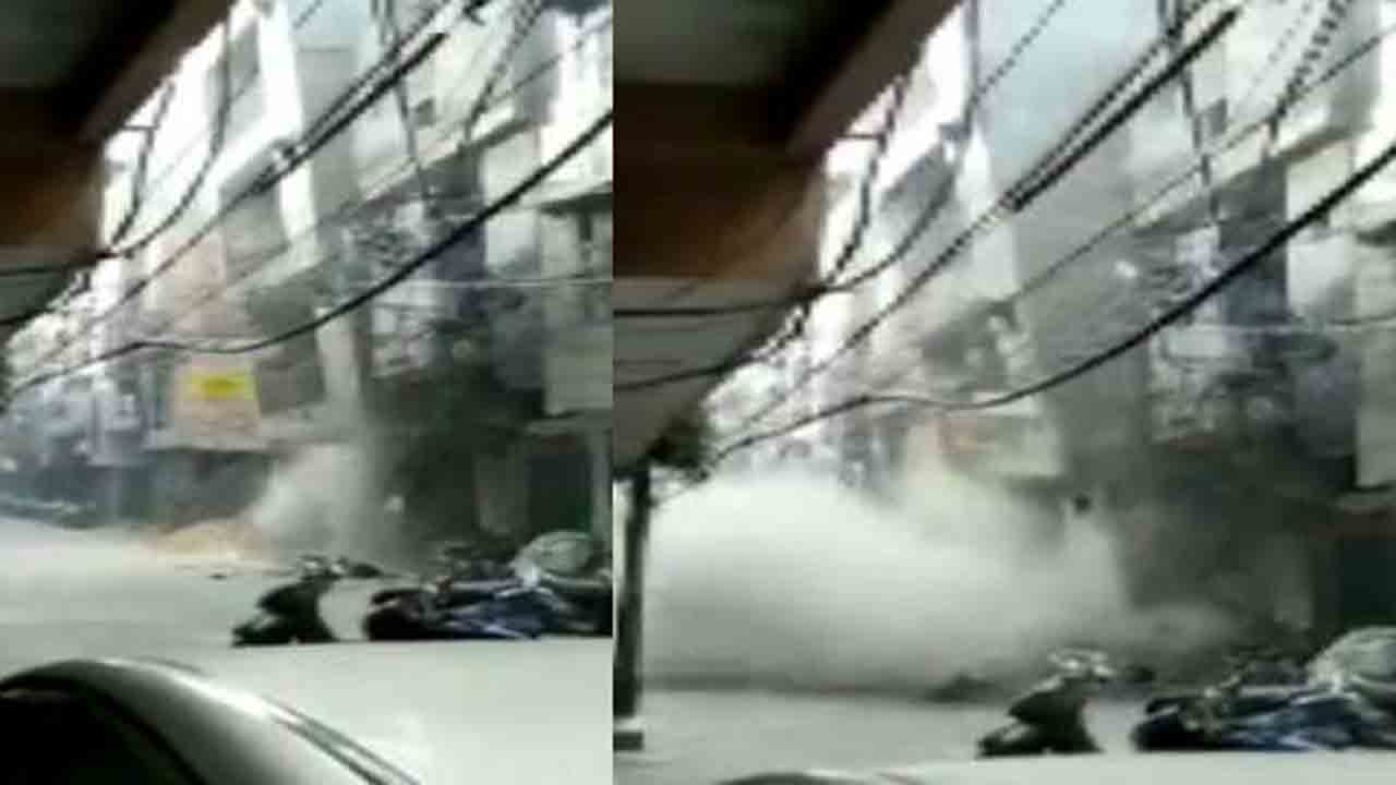Viral Video | ఢిల్లీలో కుప్పకూలిన నాలుగంతస్తుల భవనం.. వీడియో వైరల్‌..!
