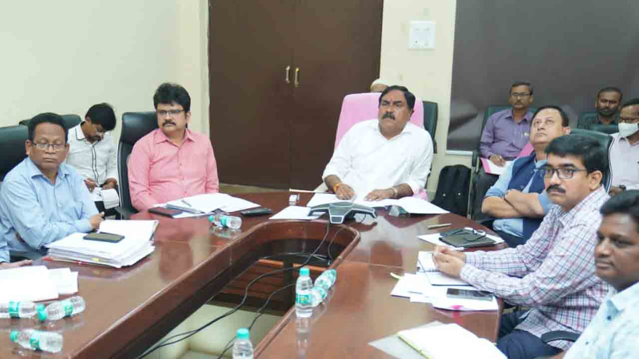 ప్రశంసల స్ఫూర్తితో పంచాయతీరాజ్‌ అధికారులు పనిచేయాలి : మంత్రి ఎర్రబెల్లి