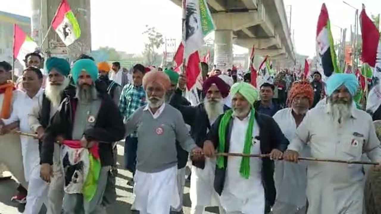 Farmers agitaion | మరోసారి రోడ్డెక్కిన రైతులు.. ఢిల్లీ-హర్యానా రోడ్డుపై ఆందోళన