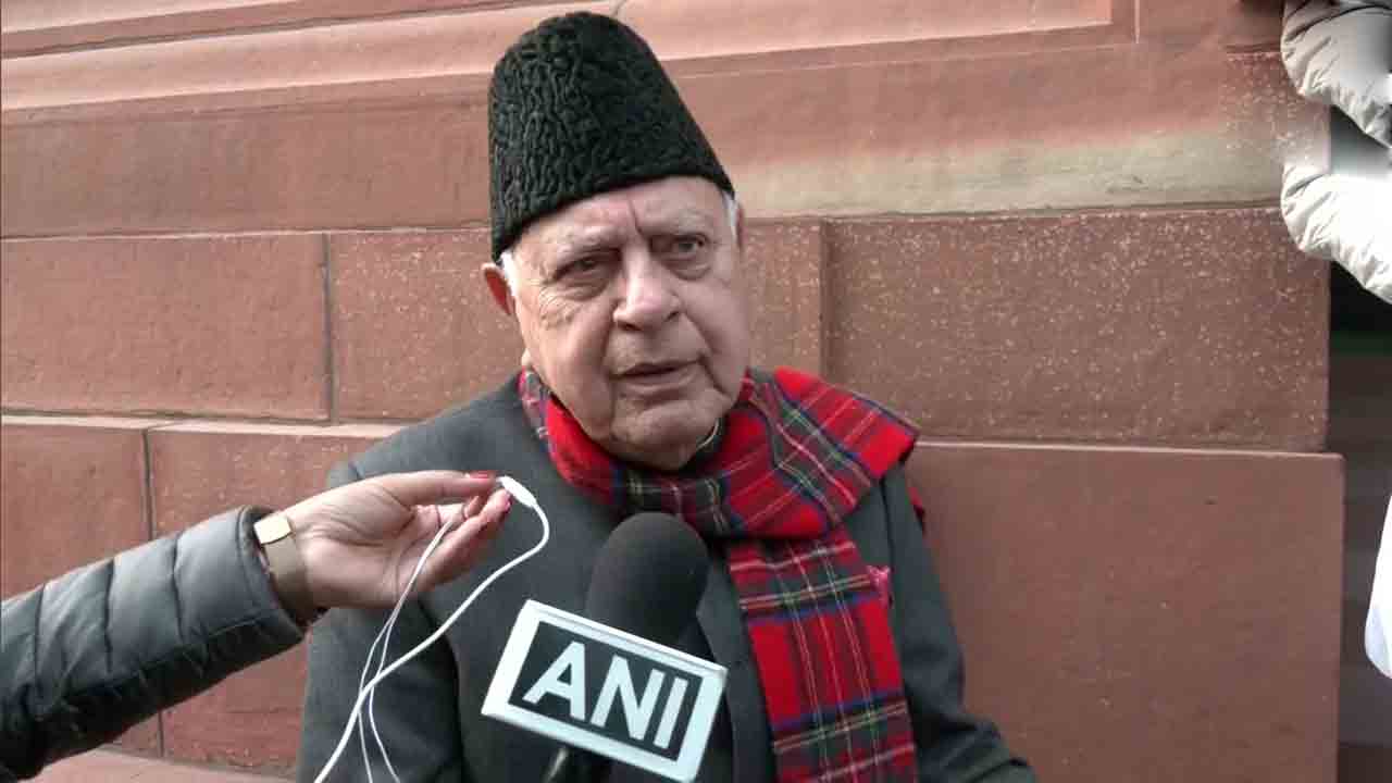 కాషాయం హిందువులకు, ఆకుపచ్చ ముస్లింలకు సొంతమా..?: ఫరూఖ్‌ అబ్దుల్లా