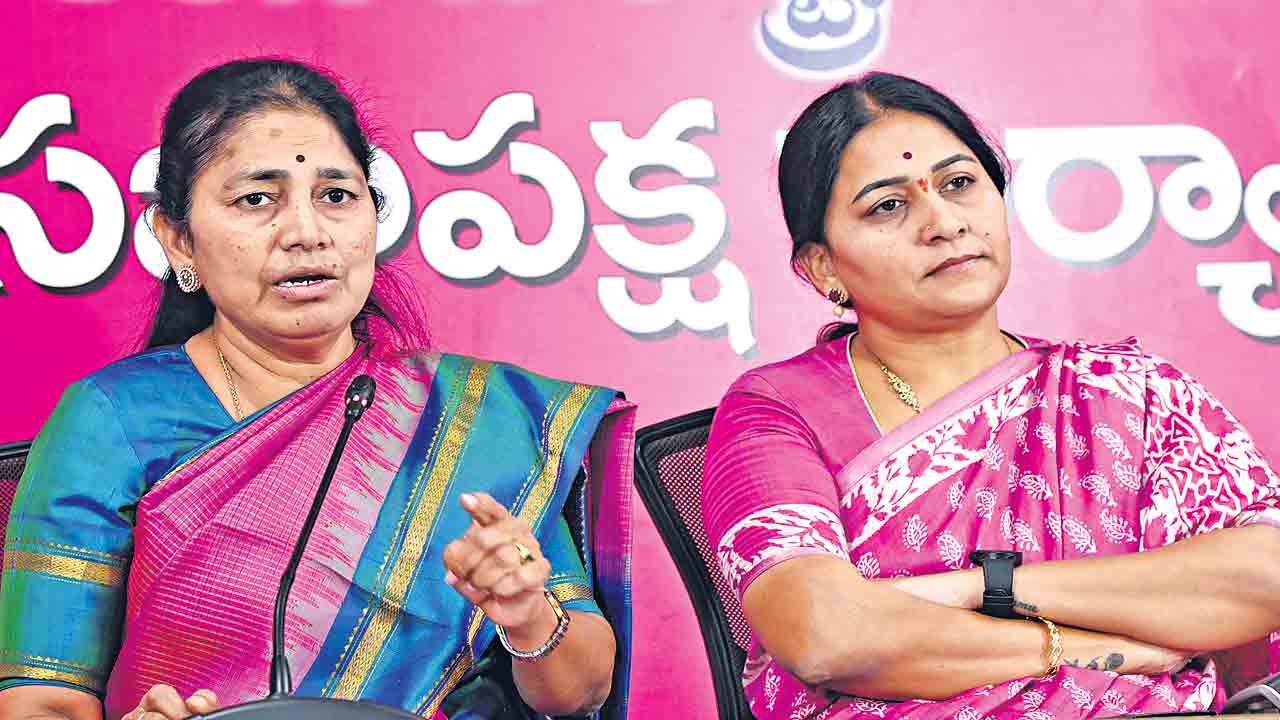 షర్మిలా ఖబడ్దార్‌.. మాటలు తూలితే సహించం