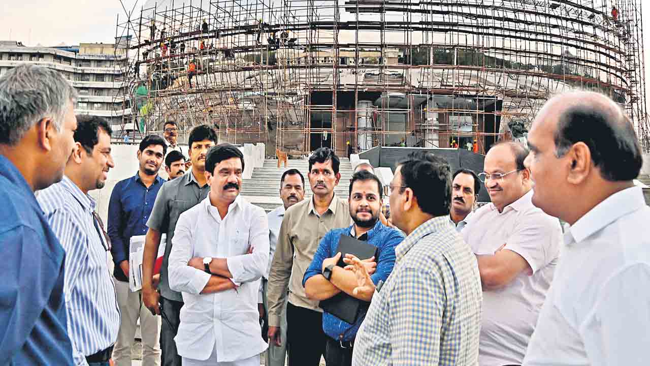 అమరుల స్మారక భవనం పనుల్లో వేగం పెంచాలి