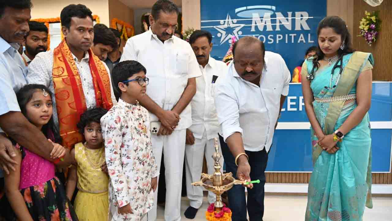 పేదలకు మెరుగైన సేవలే లక్ష్యంగా వైద్యులు పని చేయాలి : మంత్రి గంగుల