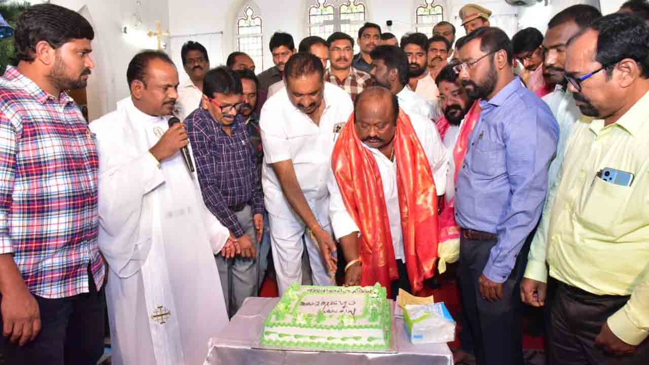 రాష్ట్రంలో అన్ని పండుగలకు ప్రాధాన్యం : మంత్రి గంగుల