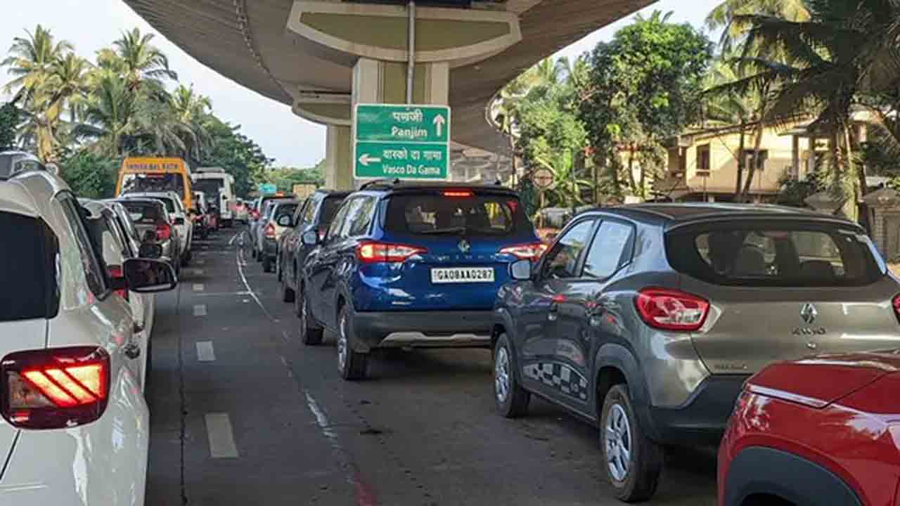 వంతెనపై ప్రమాదం.. గంటలపాటు ట్రాఫిక్‌ జామ్‌తో చాలా మంది ఫ్లైట్‌లు మిస్‌