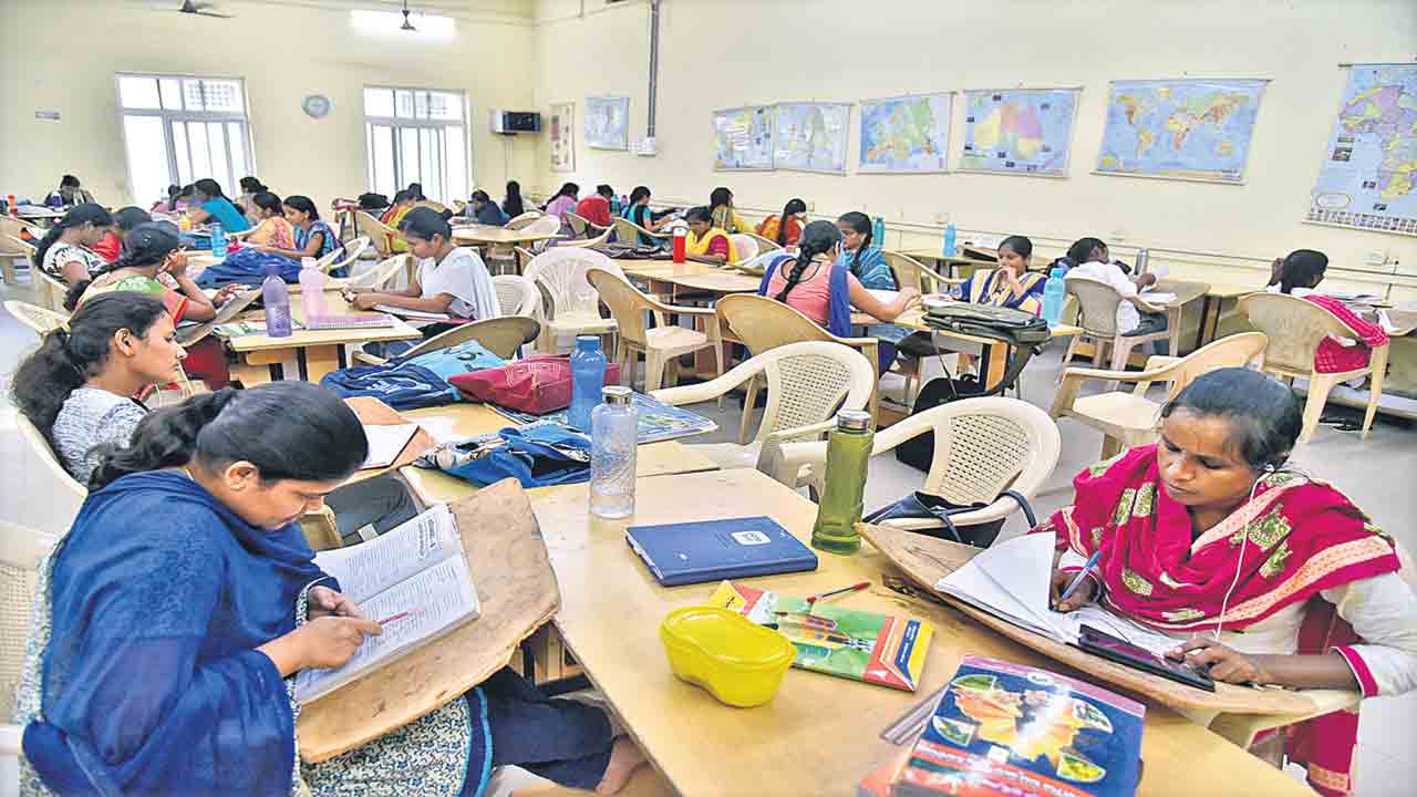 ఏప్రిల్‌లో గ్రూప్‌-1 మెయిన్స్‌.. పది రోజుల్లో ప్రిలిమ్స్‌ ఫలితాలు