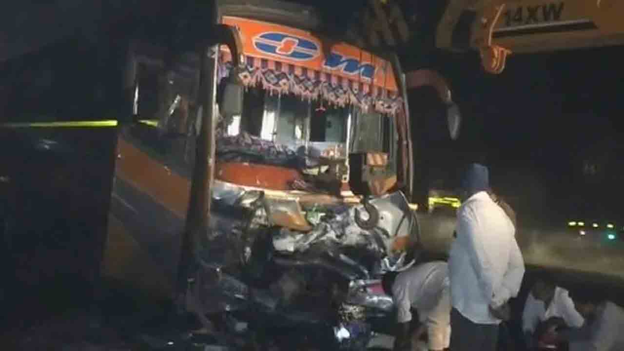 గుజరాత్‌లో కారు, బస్సు ఢీ.. 10 మంది దుర్మరణం