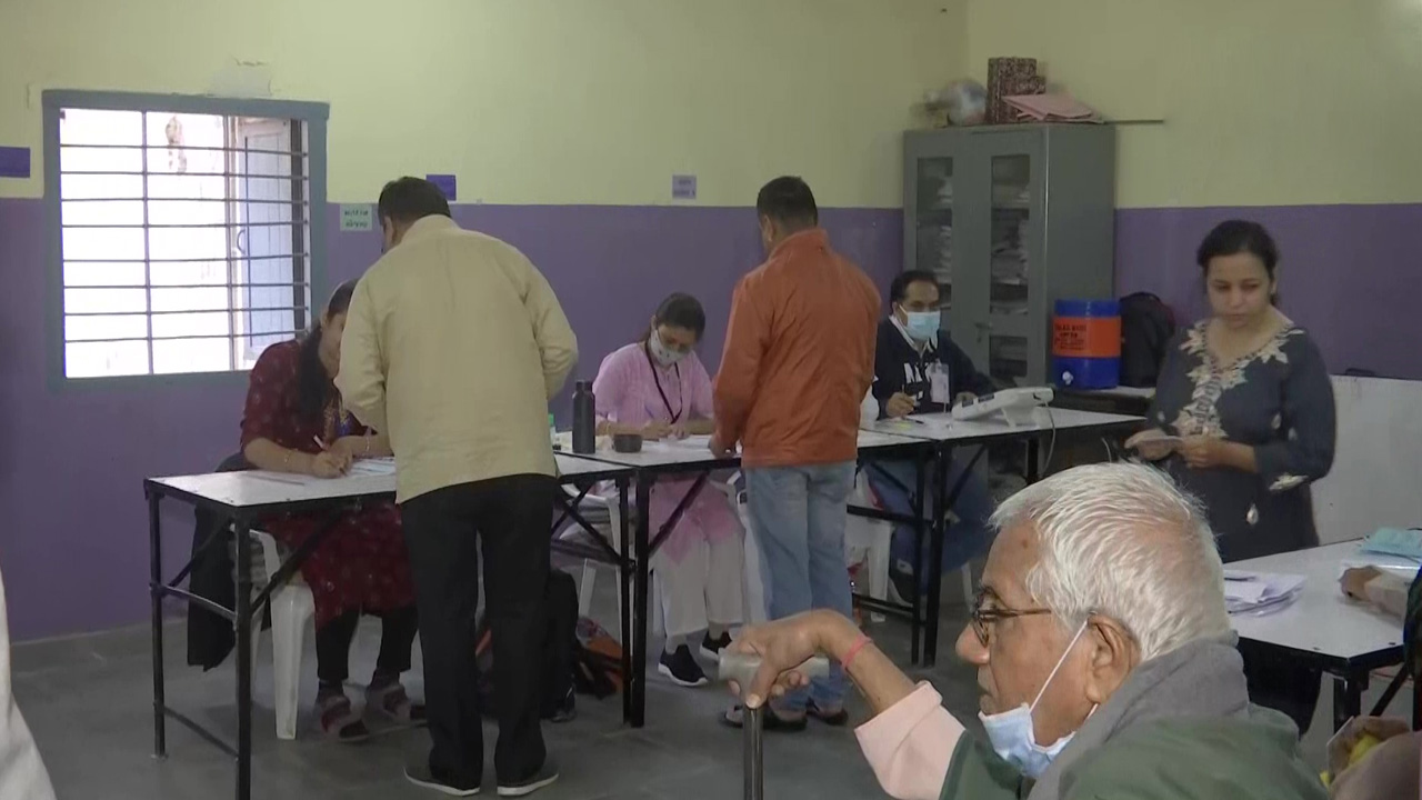 Gujarat Assembly Polls | మధ్యాహ్నం 3 గంటల వరకు 50.51 శాతం పోలింగ్
