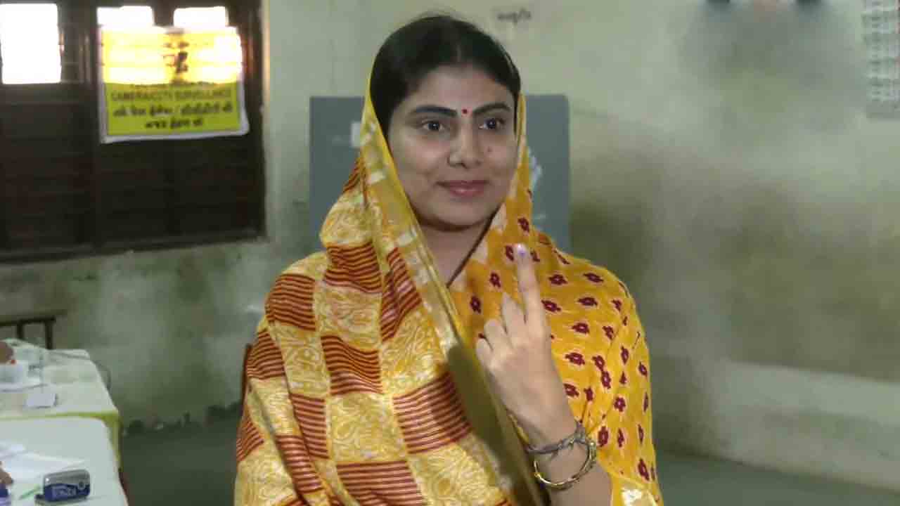 గుజరాత్‌ మొదటి దశ ఎన్నికల పోలింగ్‌ ప్రారంభం