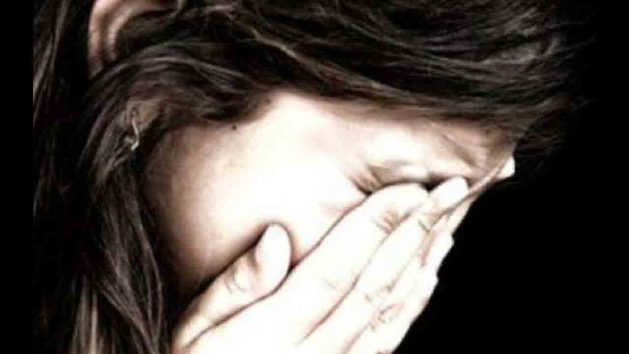 హెచ్‌సీయూలో దారుణం.. విదేశీ విద్యార్థినిపై ప్రొఫెసర్‌ అత్యాచారయత్నం