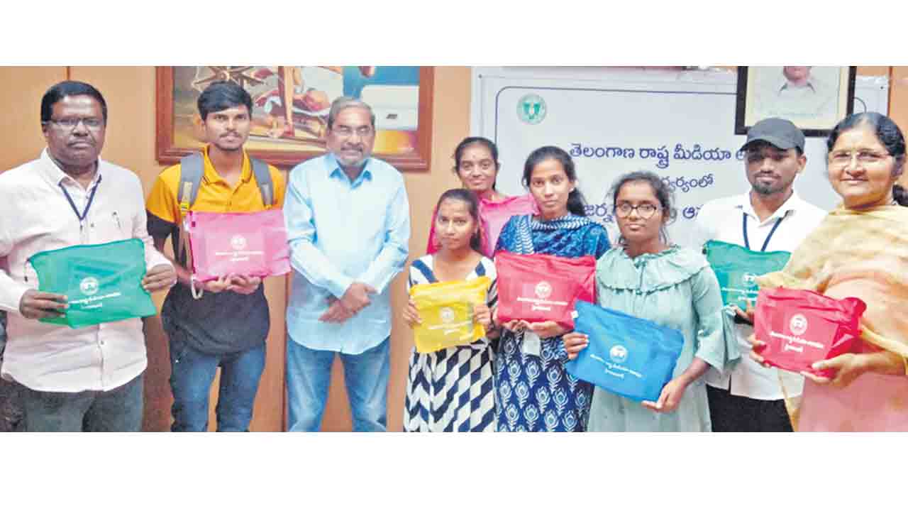 మీడియాలో పారదర్శకత, ప్రామాణికత పెరగాలి