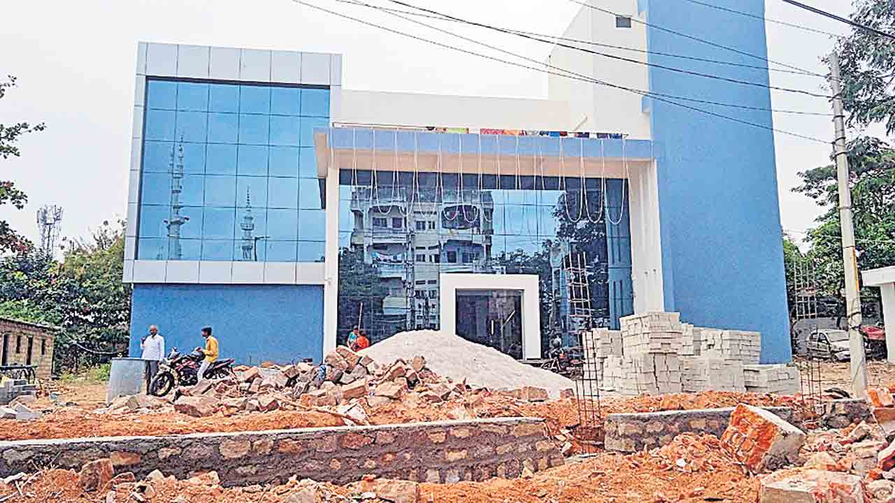 ముమ్మరంగా ఠాణా పనులు