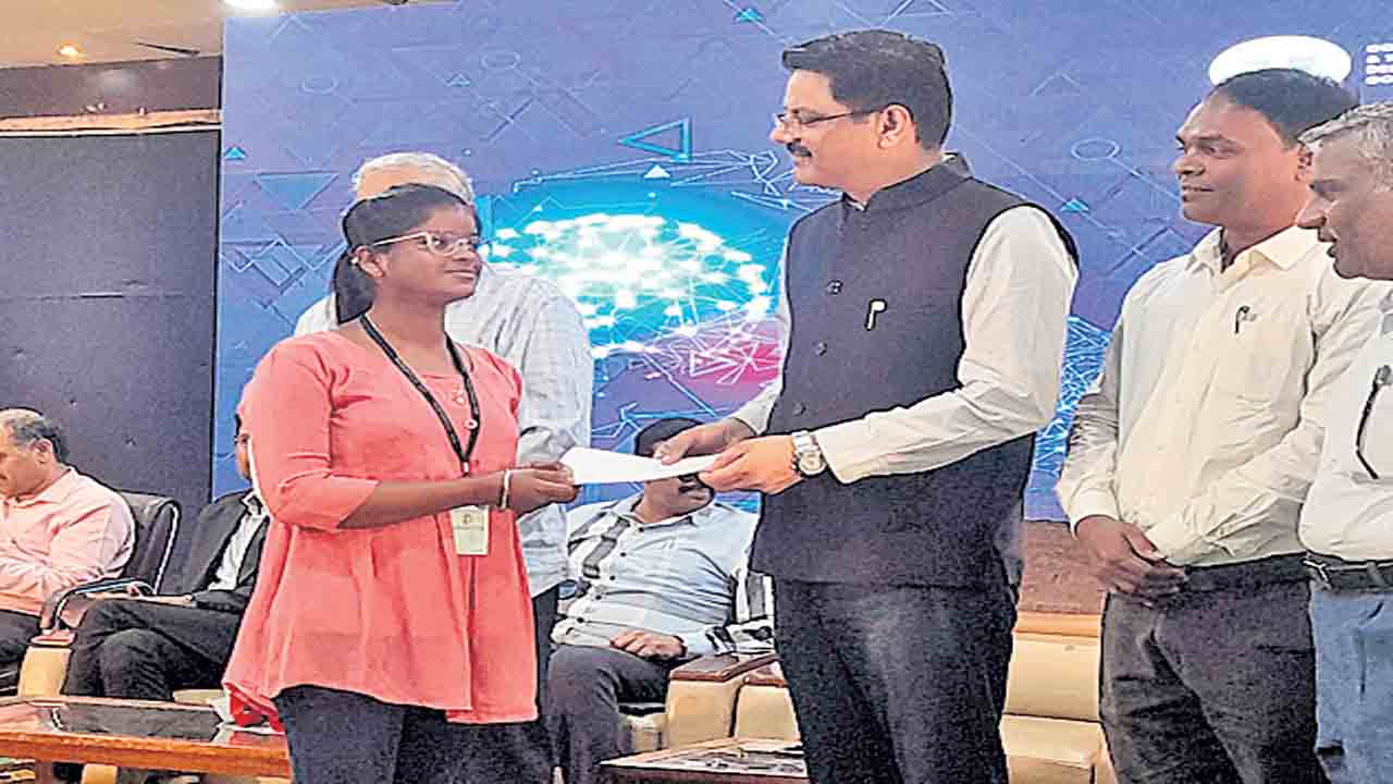 ఆలోచనలకు పదును పెట్టాలి