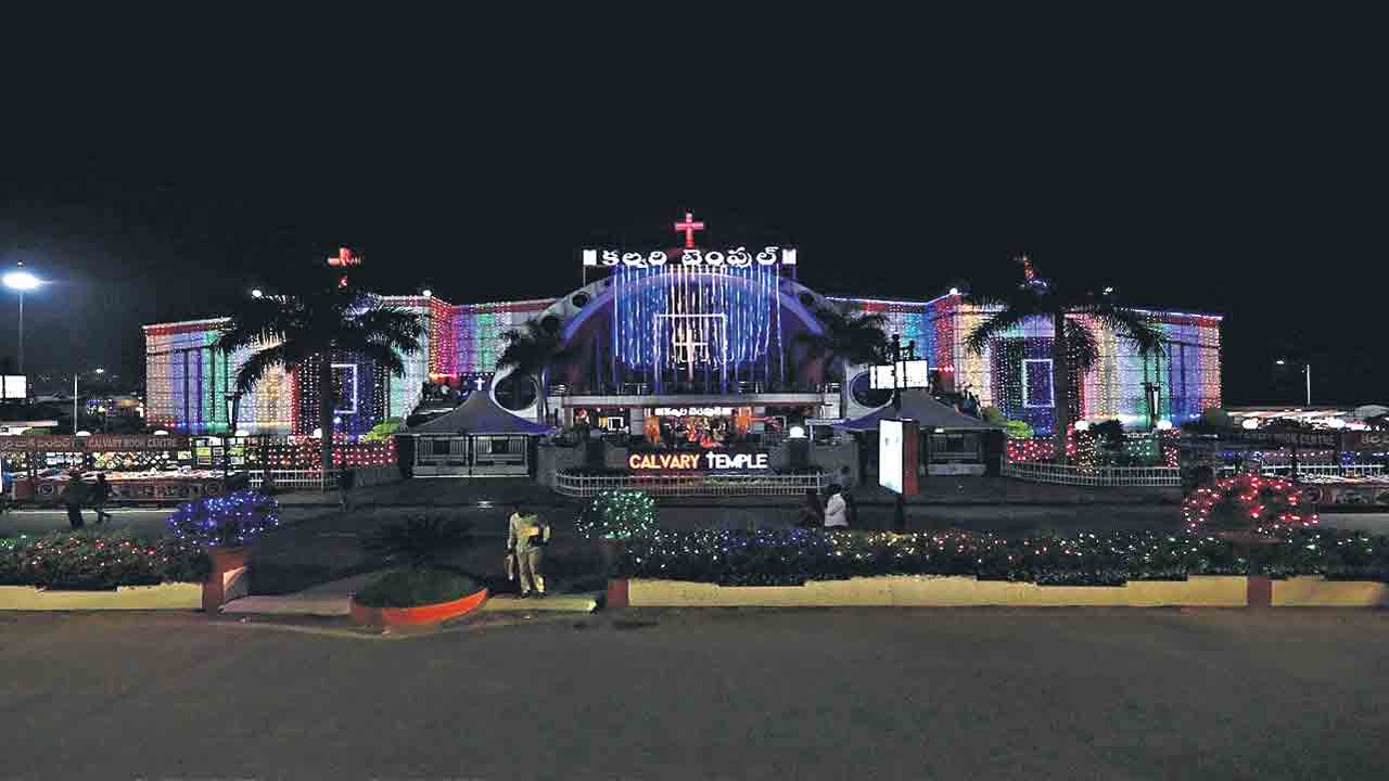 క్రిస్మస్‌కు ముస్తాబైన కల్వరి