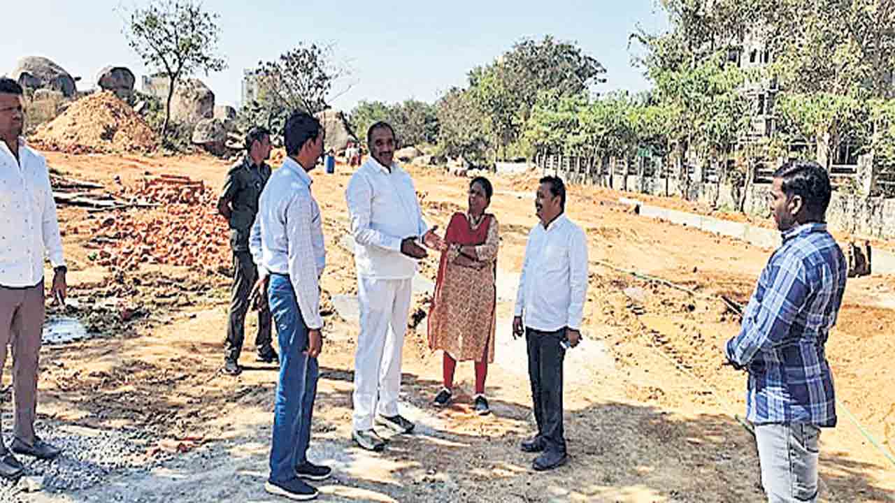 అభివృద్ధి పనులు పరిశీలన