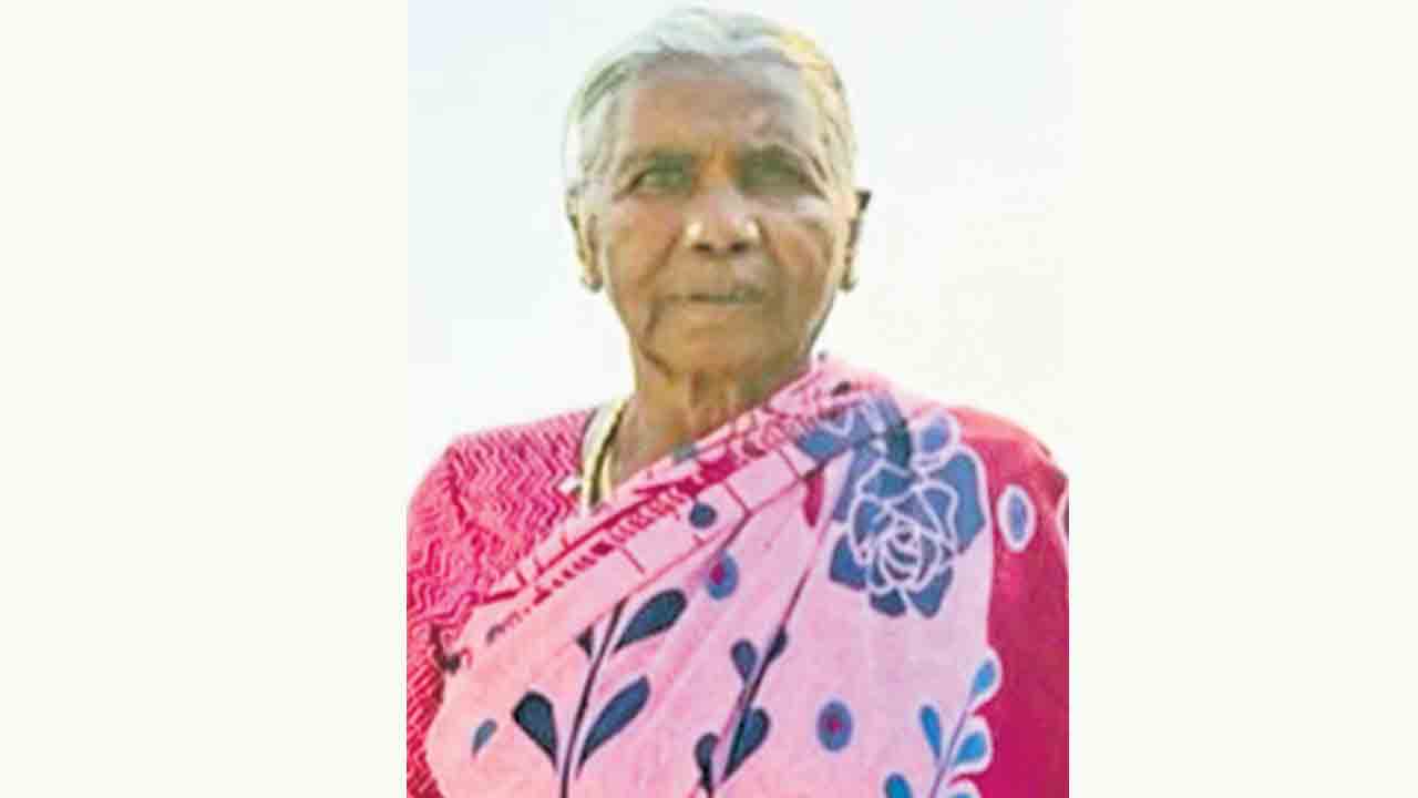 ఒంటిపై నగల కోసం..చంపి.. కాల్చి బూడిద చేశారు