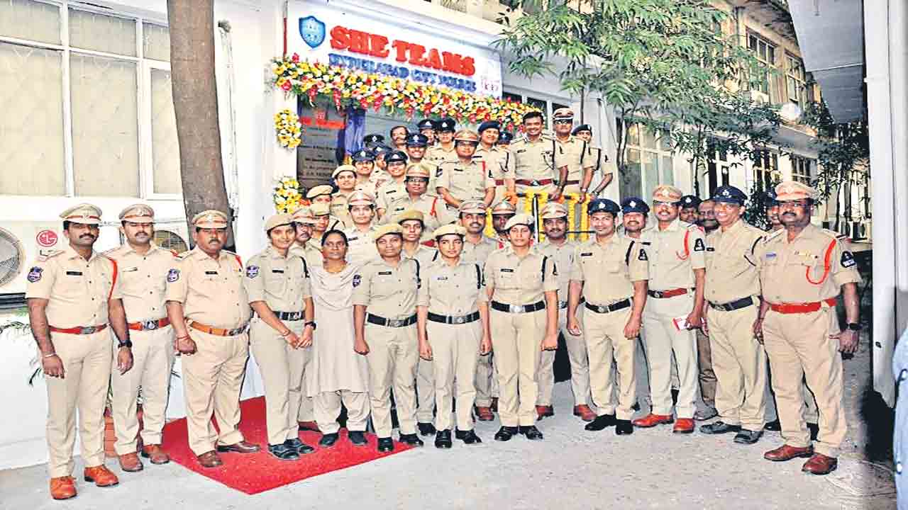 ప్రతి జోన్‌లో.. సైబర్‌, మహిళా ఠాణాలు..