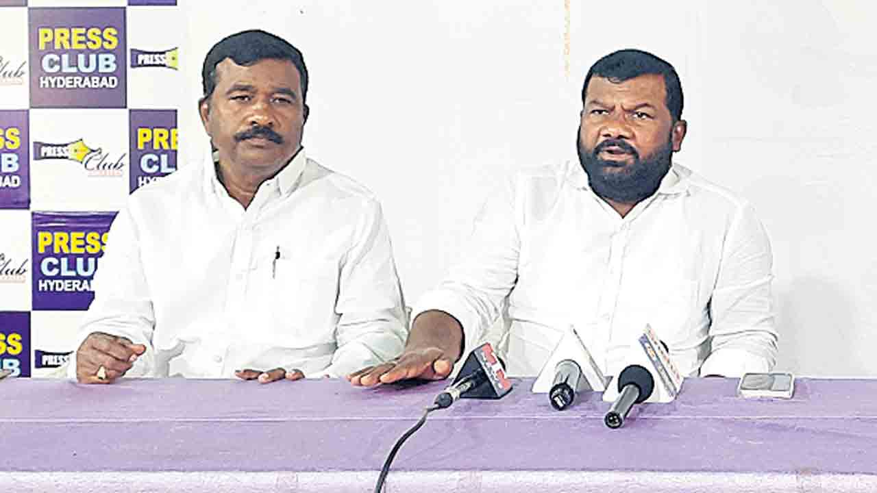 దేశాన్ని దోచుకుతింటున్నారు