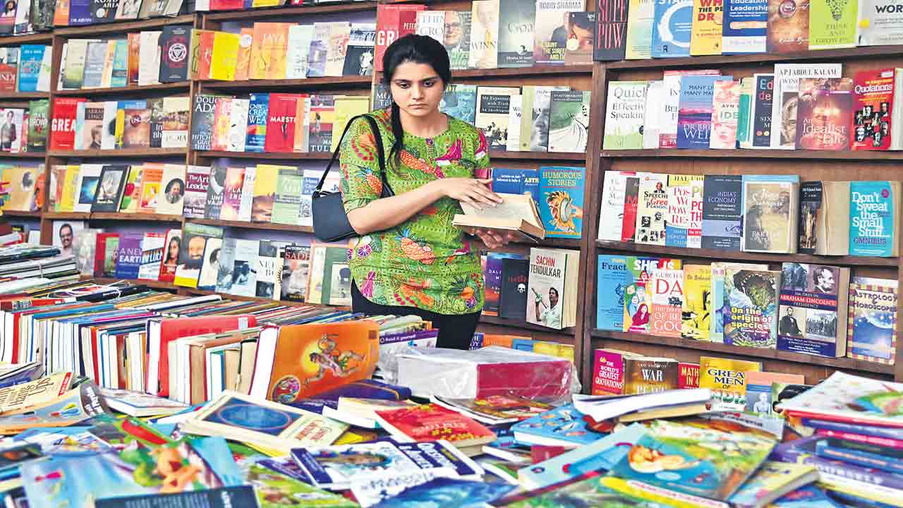 అక్షరానికి నీరాజనం