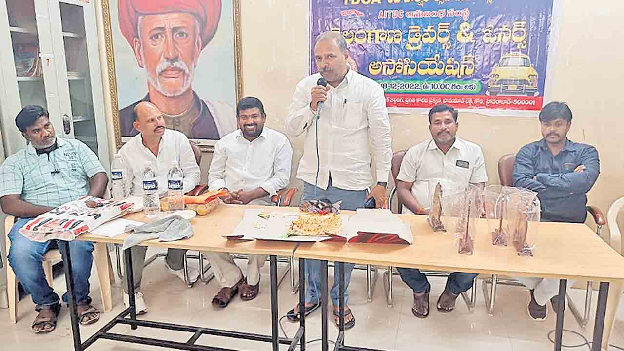 క్యాబ్‌ డ్రైవర్లను అసంఘటిత కార్మికులుగా గుర్తించాలి