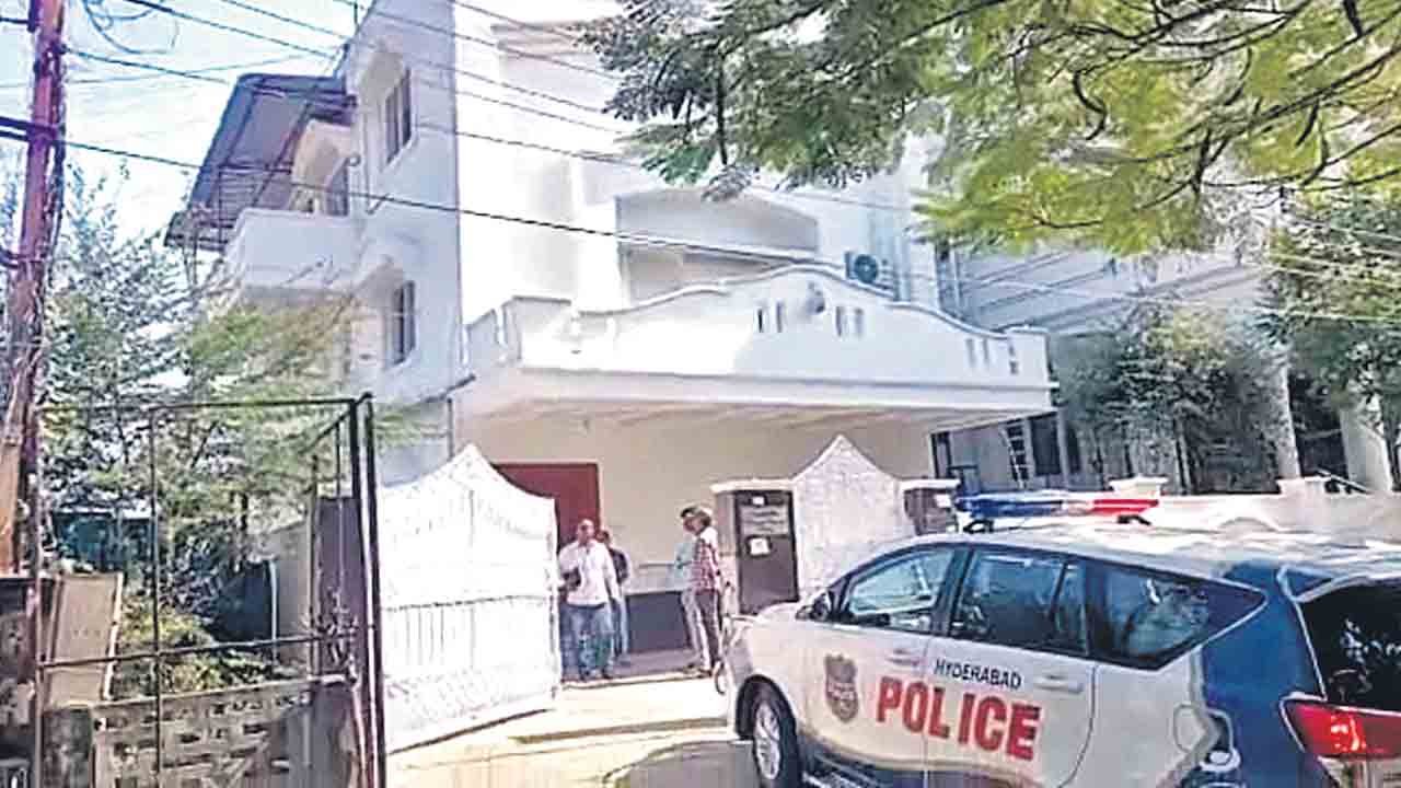 ఆభరణాల తయారీ సంస్థలో భారీ చోరీ