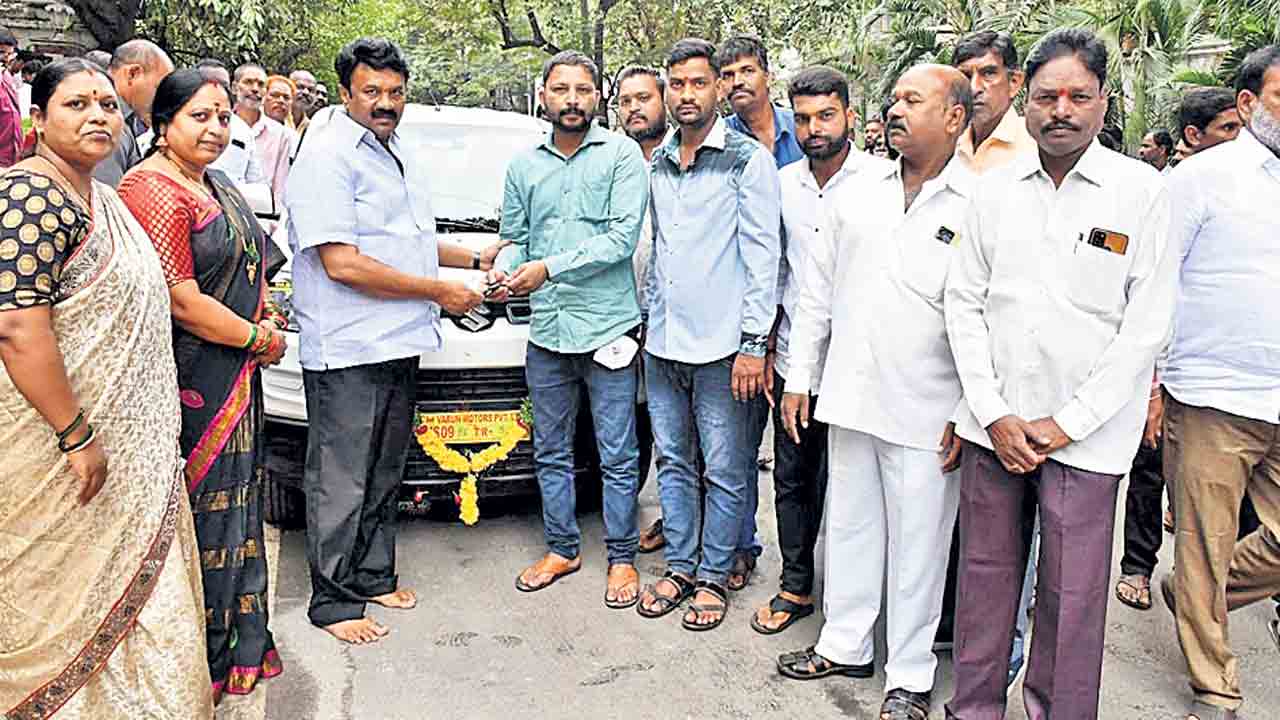 దళితులు అభివృద్ధి చెందాలనే‘దళితబంధు’