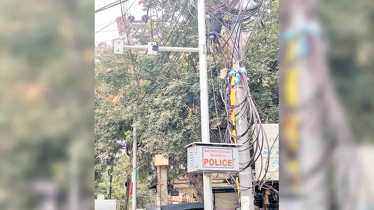 సీసీ కెమెరాలతో నేరాల నియంత్రణ