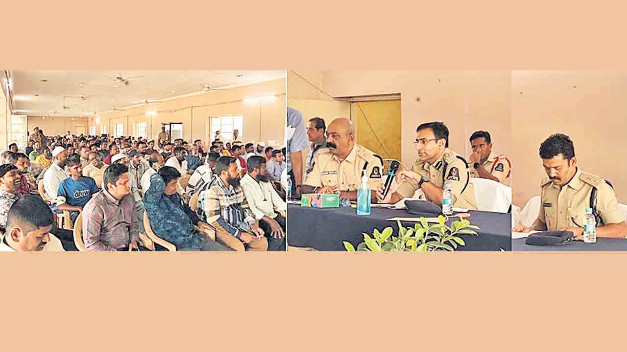 1093 వాహనాల వేలం రూ. 76.55 లక్షలు ఖజానాకు జమ