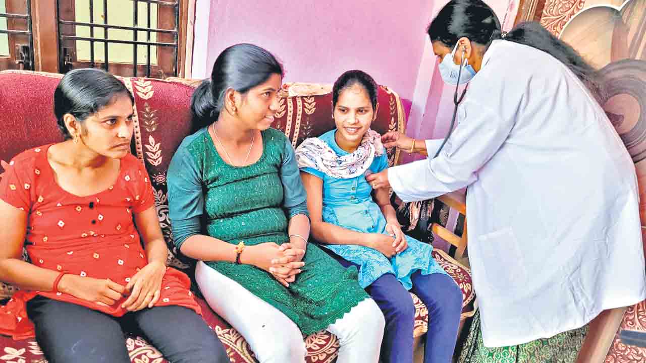 ఆ ముగ్గురికి వైద్య సేవలు..