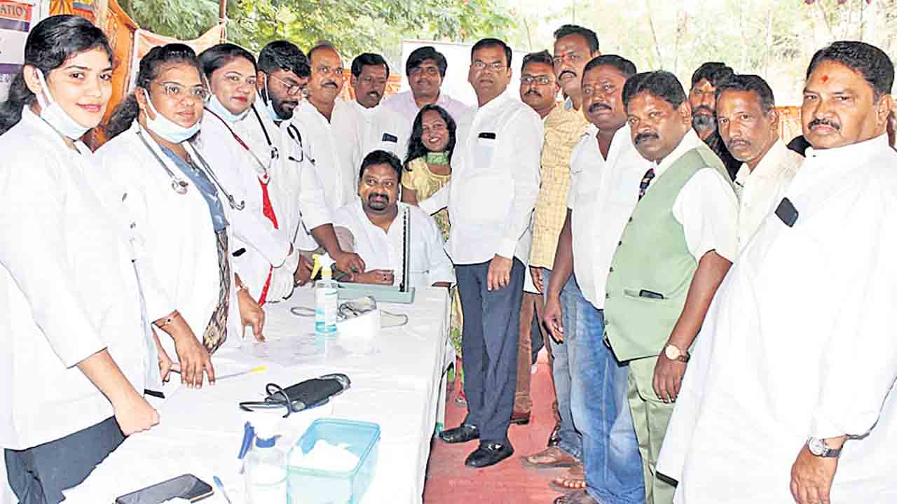 వైద్య శిబిరాలను సద్వినియోగం చేసుకోవాలి