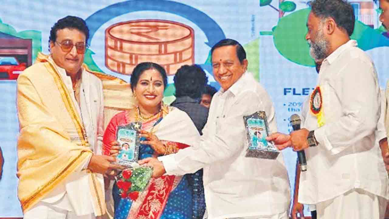 సినీ పరిశ్రమను ఆదుకోవాలి